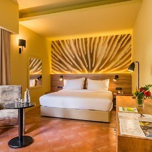 Zimmer mit Kingsize-Bett